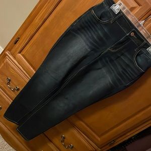 Maurices mid rise skinny's: D041